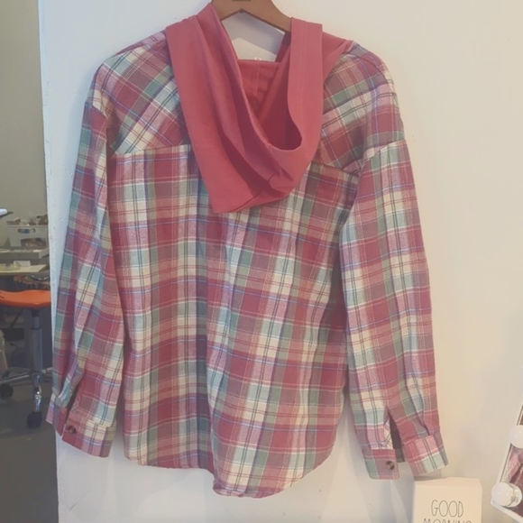 Rose plaid flannel hooded shirt medium - Picture 2 of 5